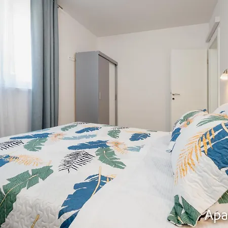 Tia شقة تروغير