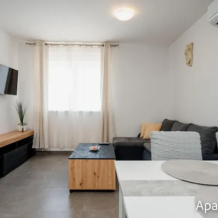Apartment Tia