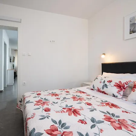 Apartment Tia *